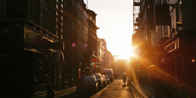 破解老旧小区管理困局：创新清洁、家政与安保服务的整合之道